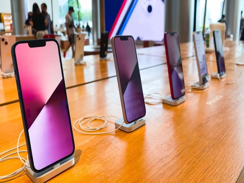 Apple Bids Farewell to LCD All iPhones Set to Feature OLED Displays